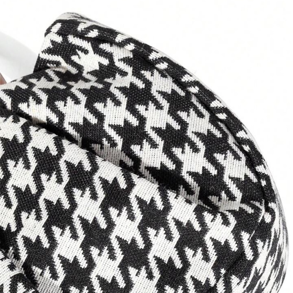 NEW| Chic Houndstooth Clutch with Magnetic Closure - Picture 4 of 7